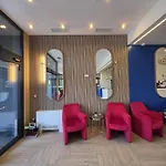 Cat Deluxe 4*