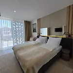 Hotel Cat Deluxe 4*