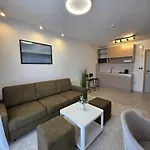 Cat Deluxe 4*