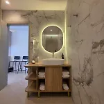 Cat Deluxe 4*