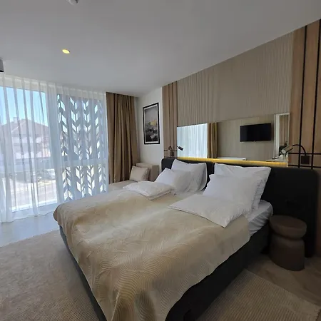 Hotell Cat Deluxe 4*