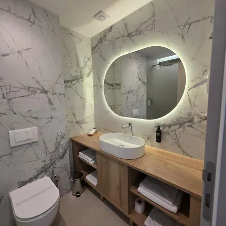 Cat Deluxe 4* Sanski Most